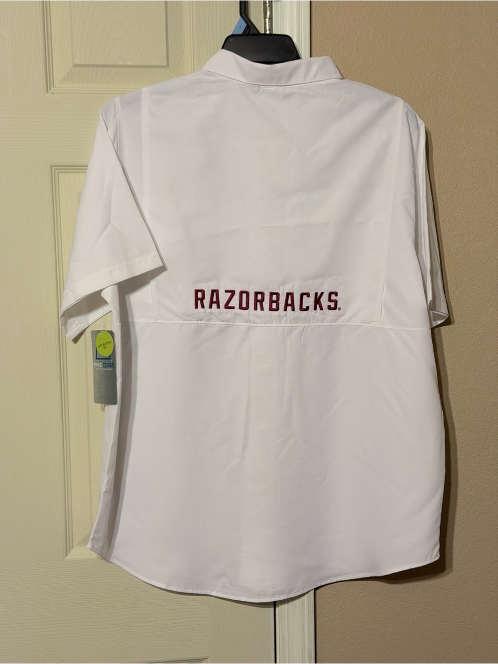 Arkansas Razorbacks Pro Edge White Short-Sleeve Button-Down w/ Embroidered Patch - Picture 3 of 4